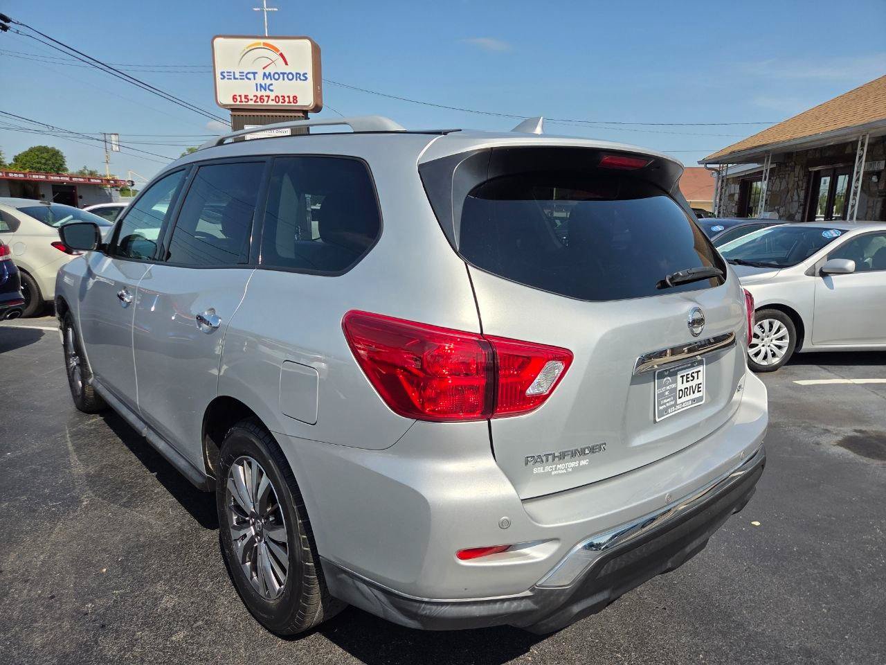 Used 2019 Nissan Pathfinder SL FWD image 4