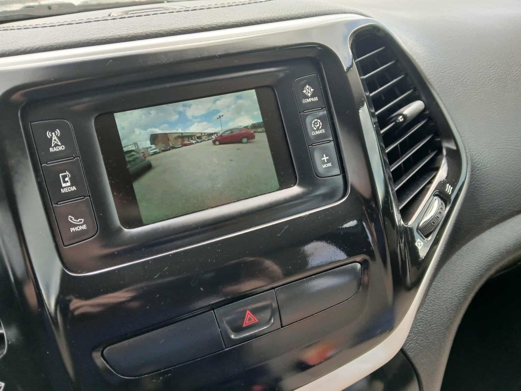 Used 2017 Jeep Cherokee Latitude FWD image 14