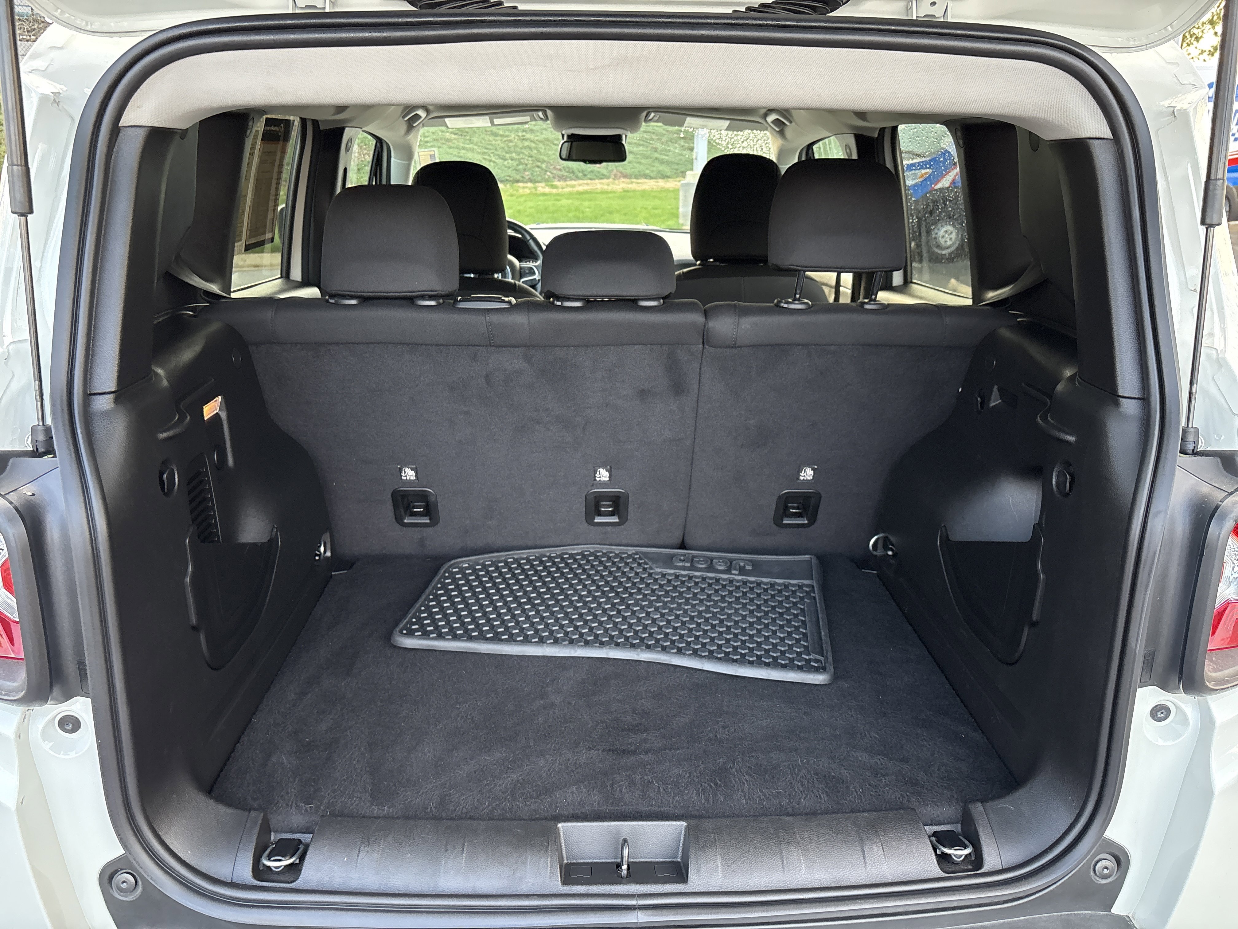 Certified 2023 Jeep Renegade Latitude w/ Premium Group image 33