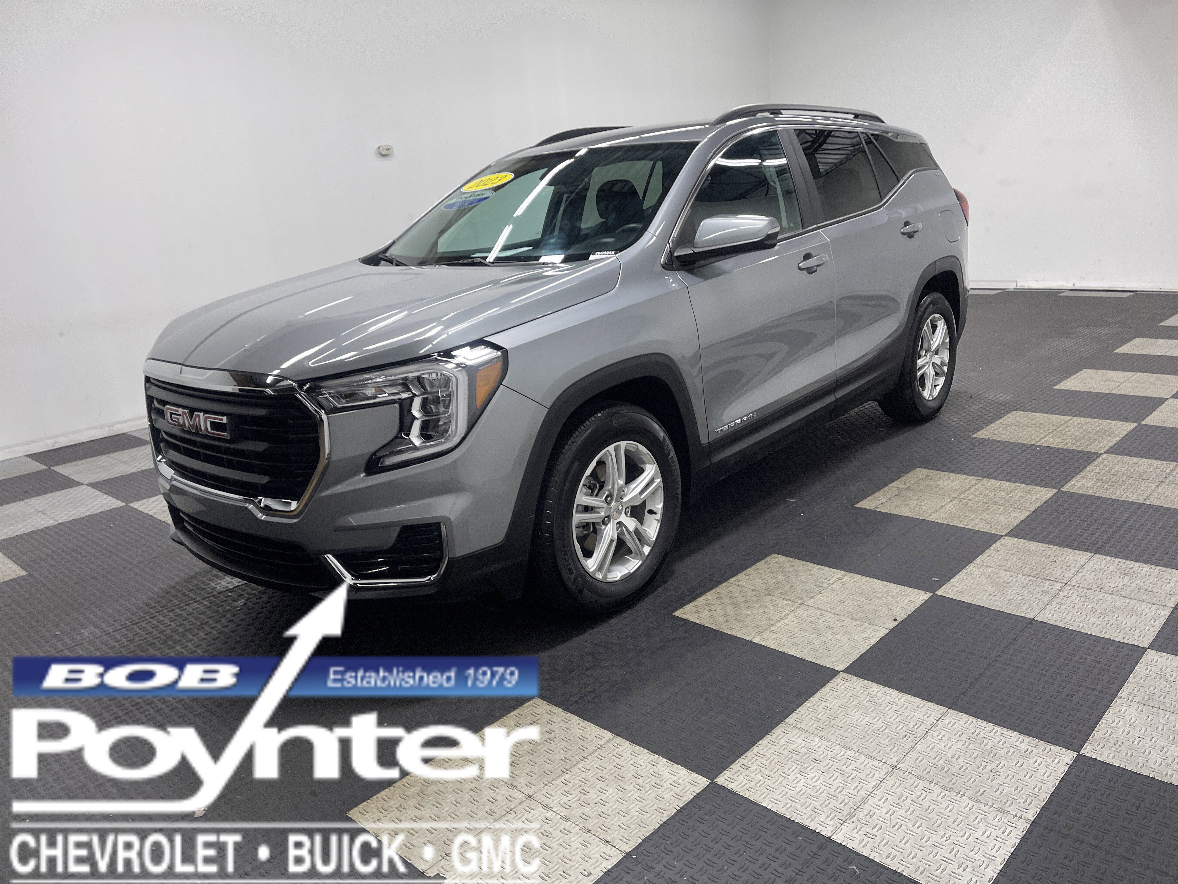 Used 2023 GMC Terrain SLE w/ Driver Convenience Package FWD image 1
