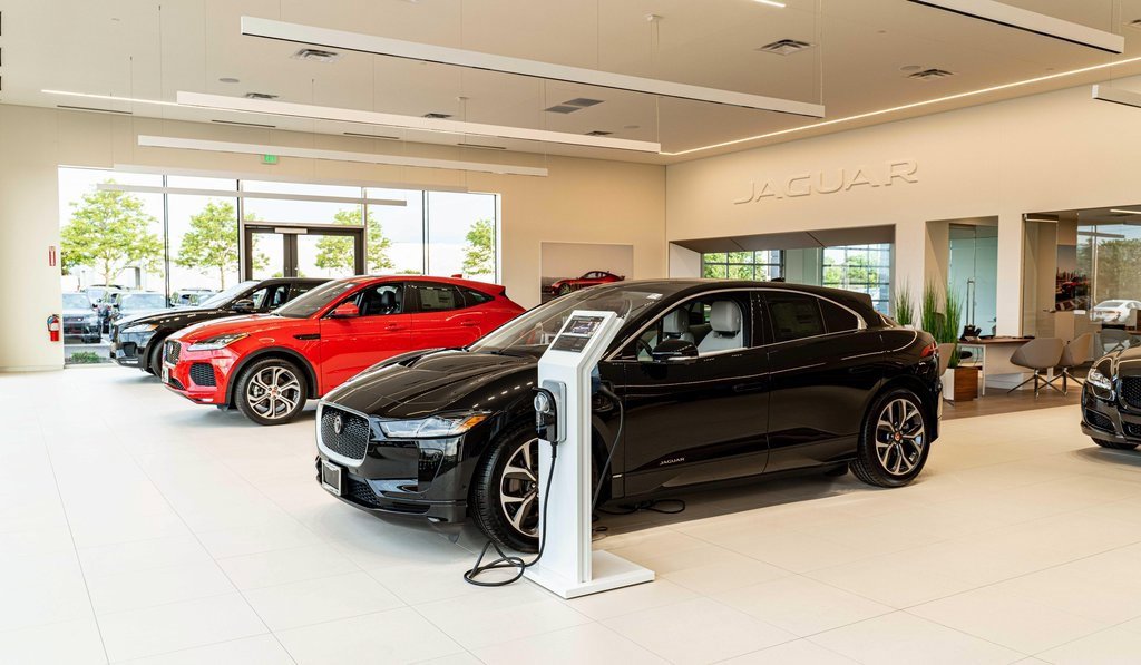 Used 2025 Jaguar F-PACE R-Dynamic S image 23