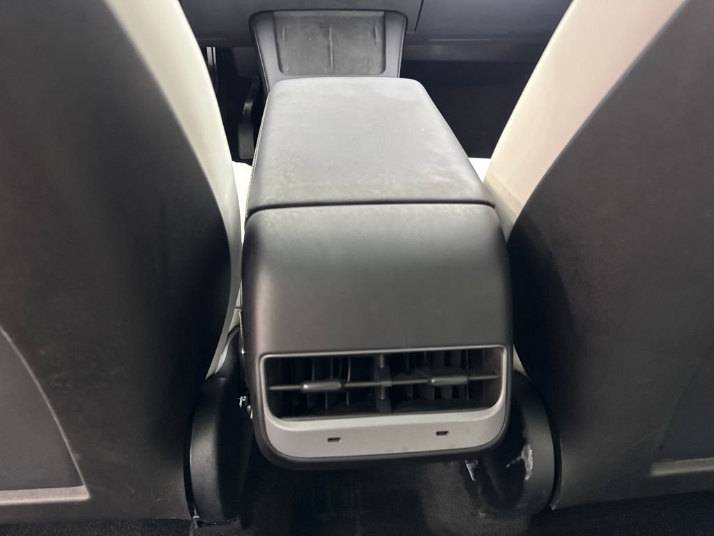 Used 2024 Tesla Model Y Long Range image 68