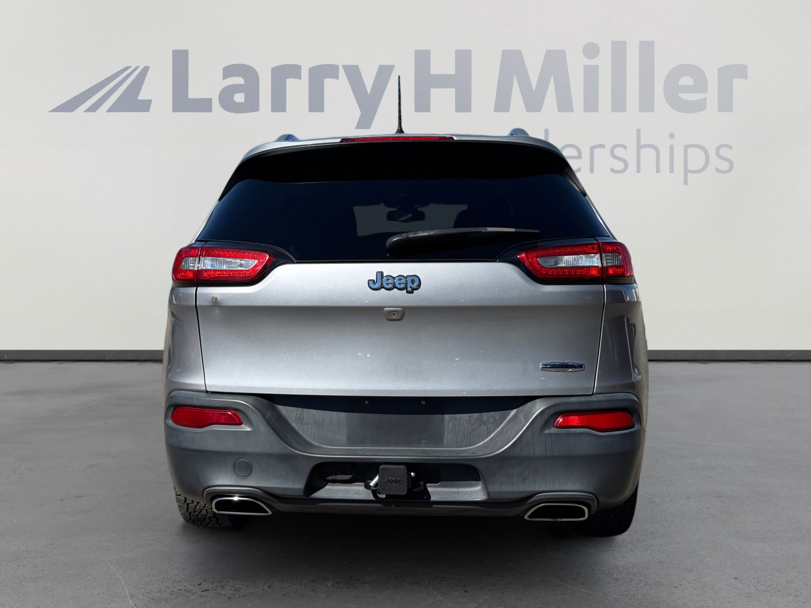 Used 2017 Jeep Cherokee Latitude w/ Comfort/Convenience Group FWD image 4