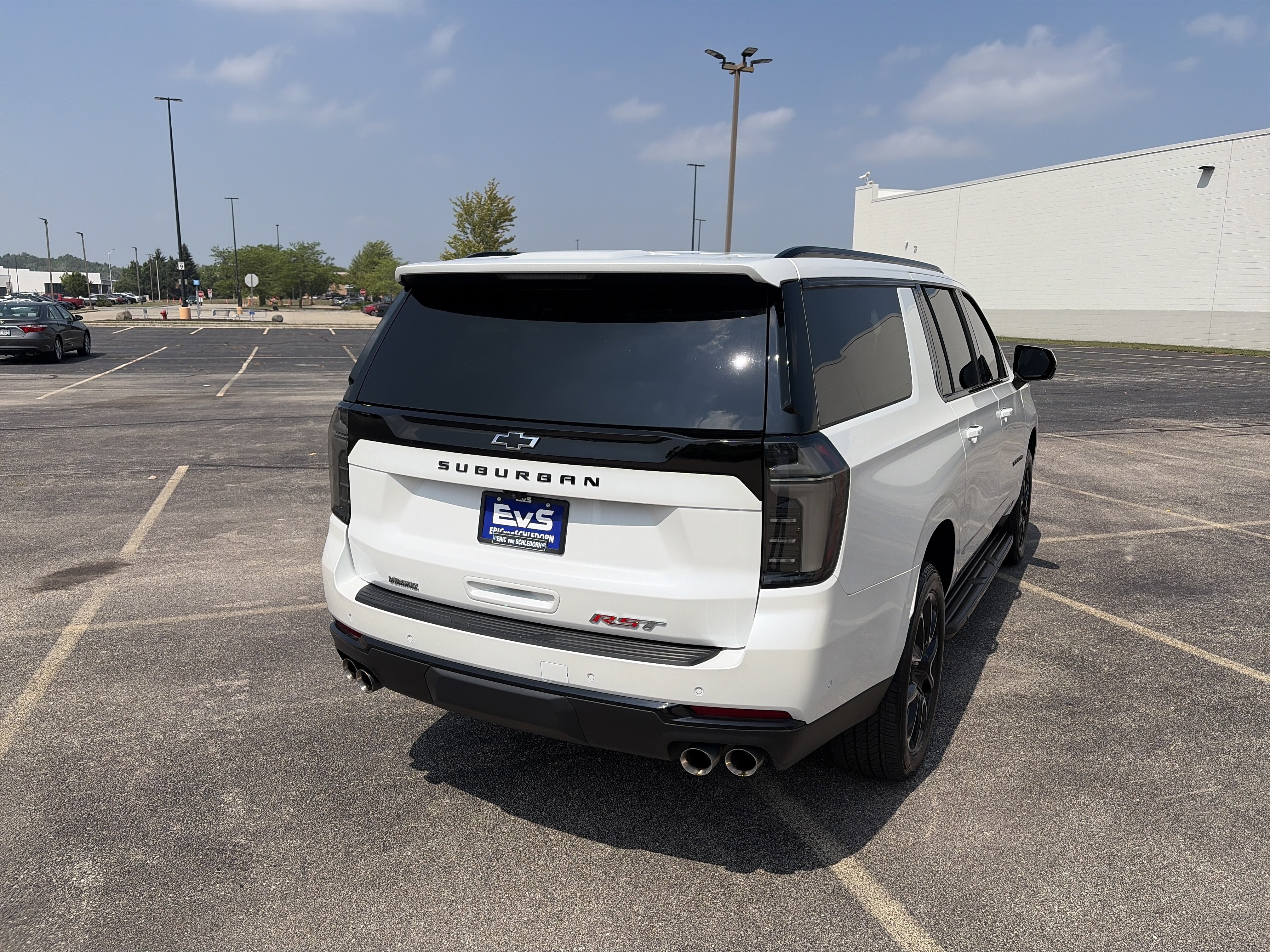 Used 2025 Chevrolet Suburban RST w/ Comfort Package AWD/4WD image 6