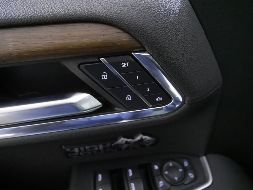 Used 2023 Chevrolet Silverado 1500 High Country w/ Technology Package image 13