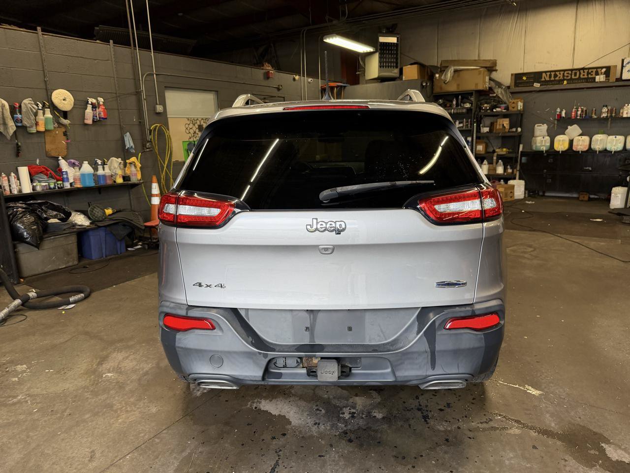 Used 2018 Jeep Cherokee Latitude Plus w/ Comfort/Convenience Group AWD/4WD image 6