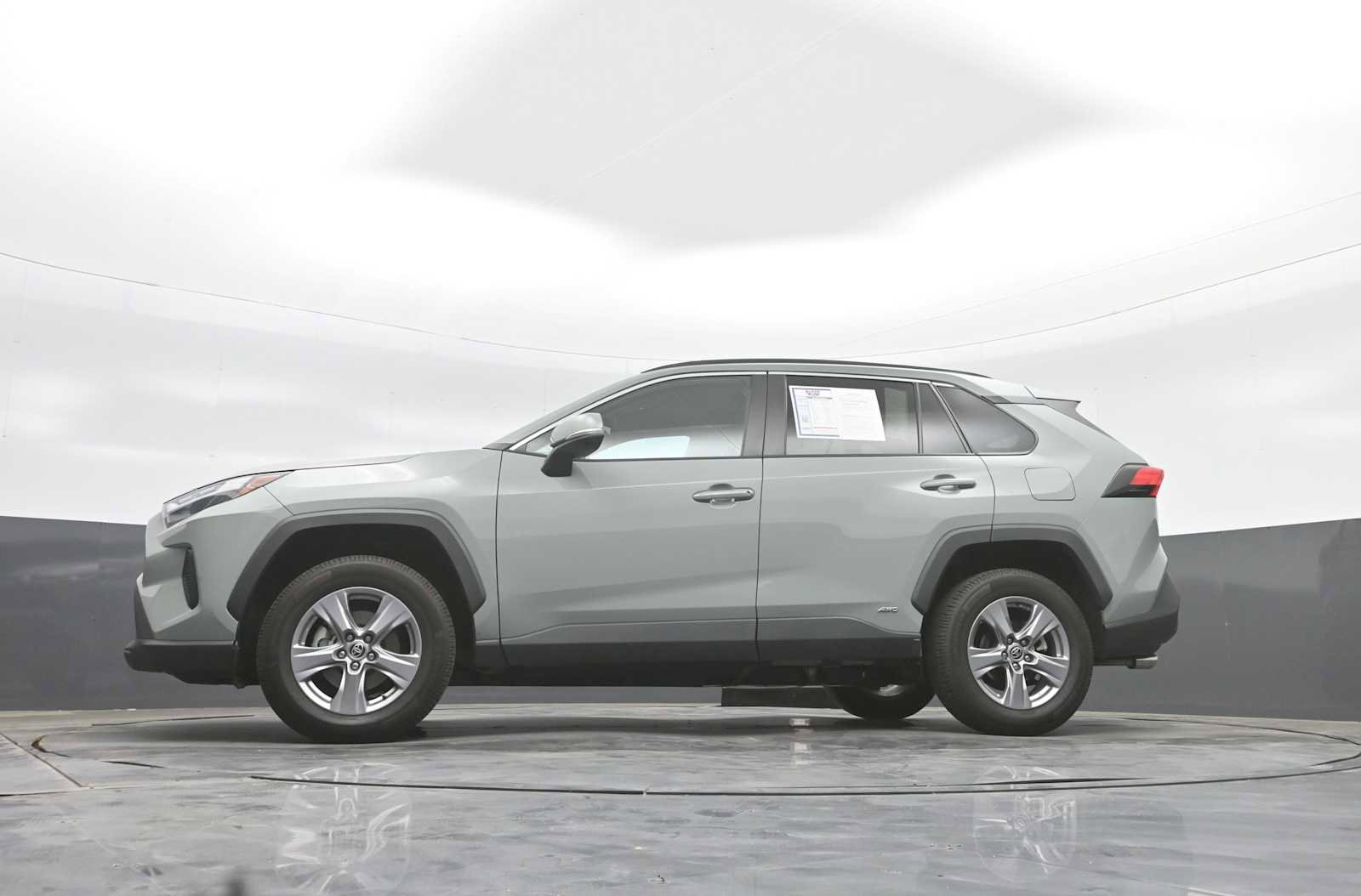 Used 2022 Toyota RAV4 XLE w/ XLE Grade Weather Package AWD/4WD image 24