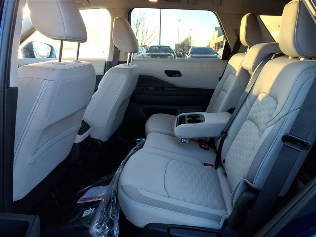 New 2025 Nissan Pathfinder SV w/ Black Appearance Package image 28
