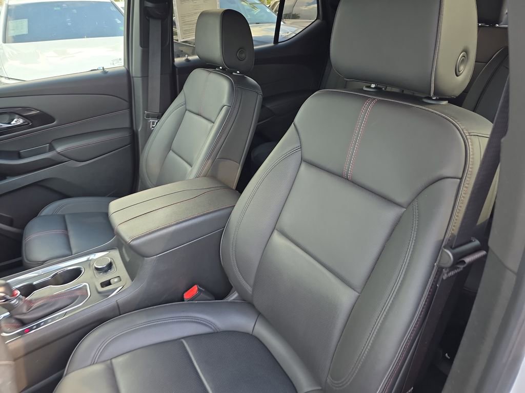 Used 2023 Chevrolet Traverse RS image 17