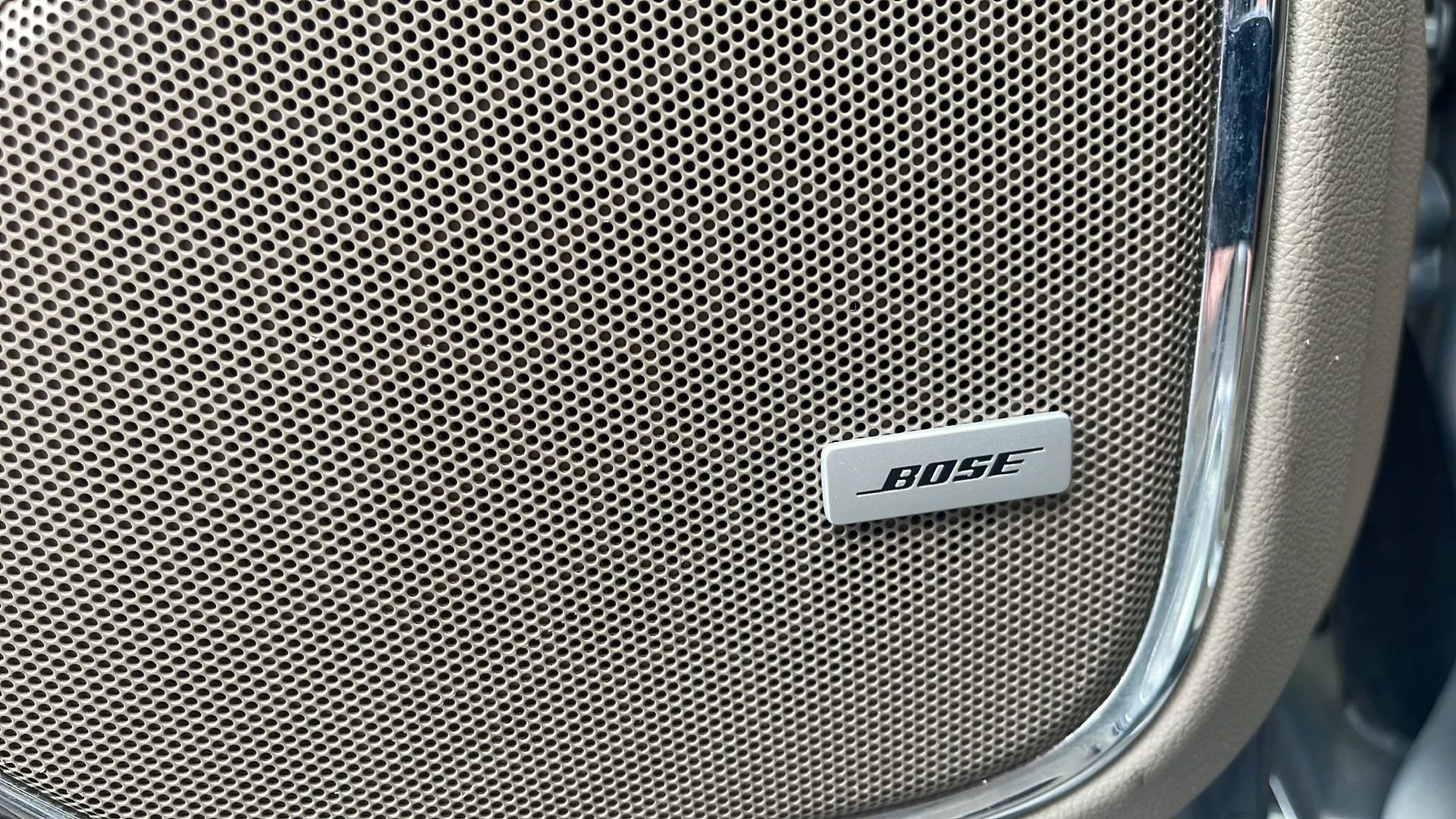 Used 2017 Chevrolet Suburban LT w/ LT Signature Package image 23