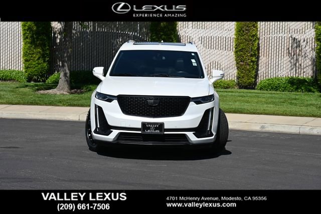 Used 2022 Cadillac XT6 Luxury FWD image 2