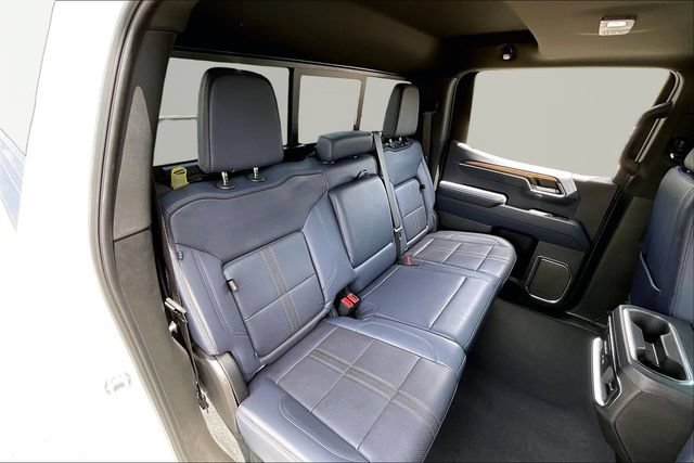 Used 2025 Chevrolet Silverado 1500 High Country w/ Technology Package AWD/4WD image 17
