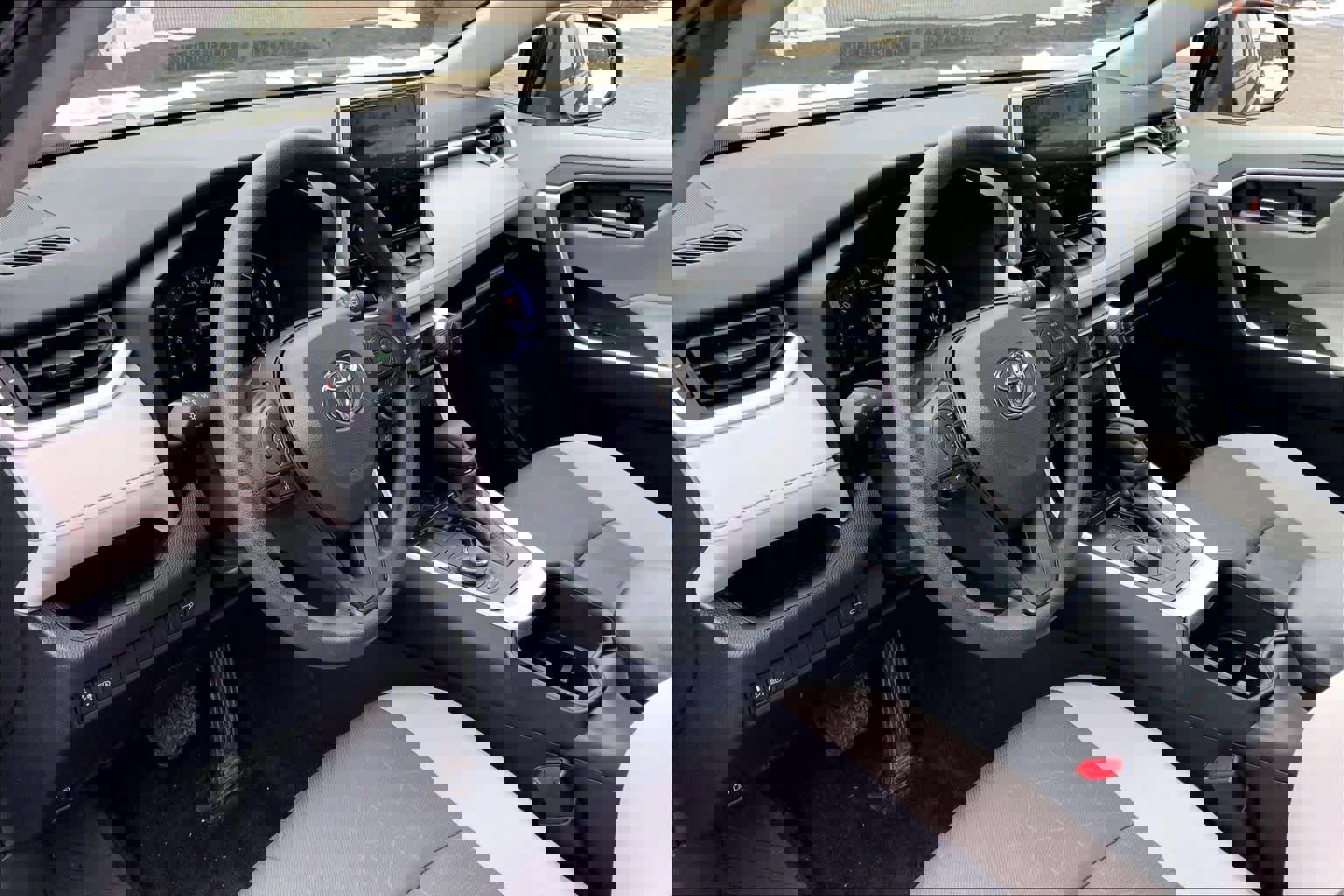 Used 2023 Toyota RAV4 XLE w/ Convenience Package image 17