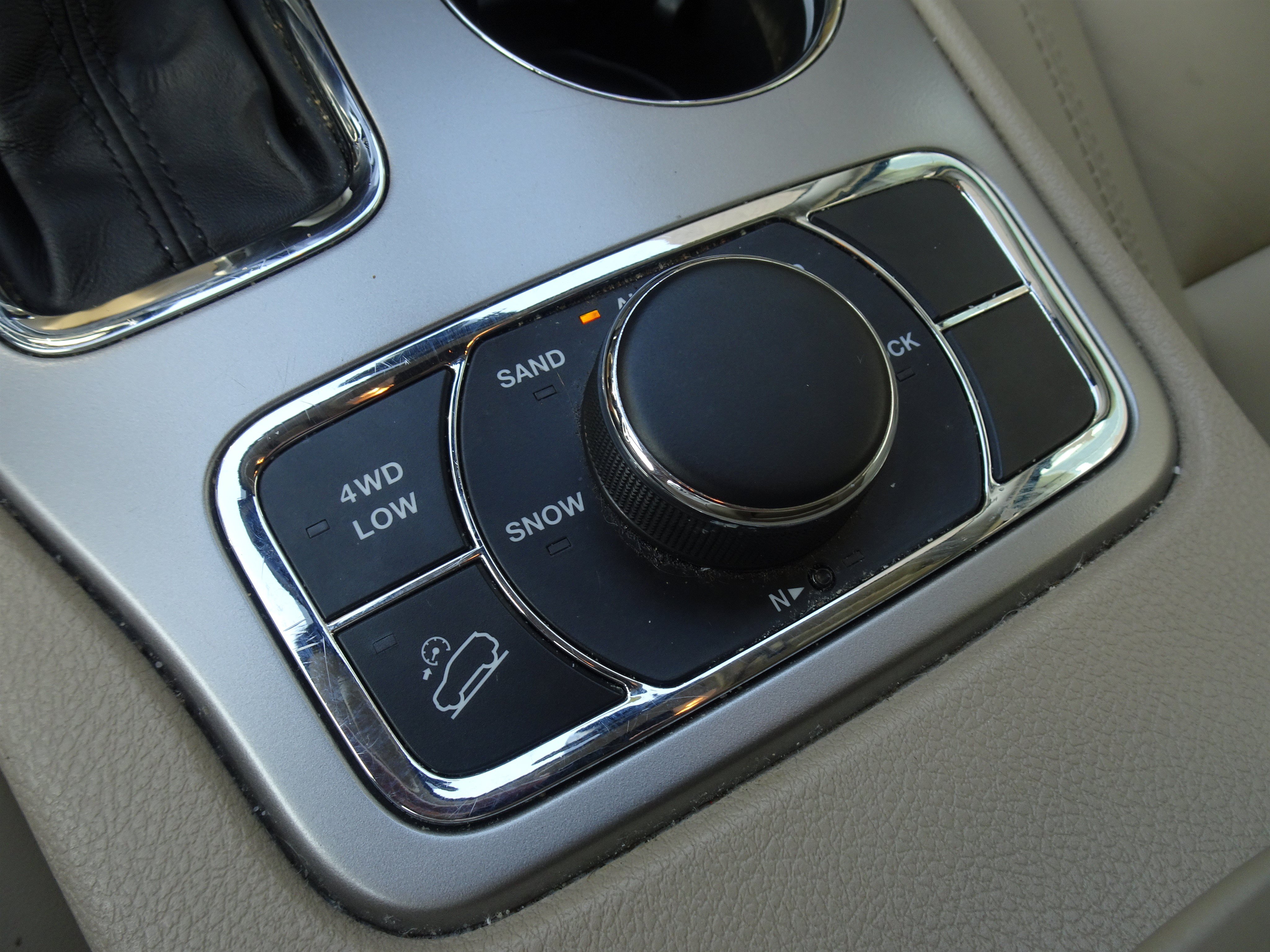 Used 2019 Jeep Grand Cherokee Limited AWD/4WD image 16