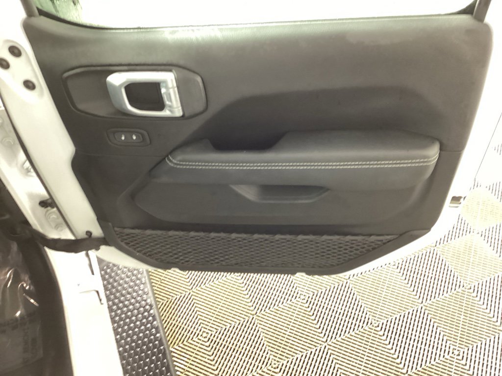 Used 2022 Jeep Wrangler Unlimited Sahara w/ Cold Weather Group image 9