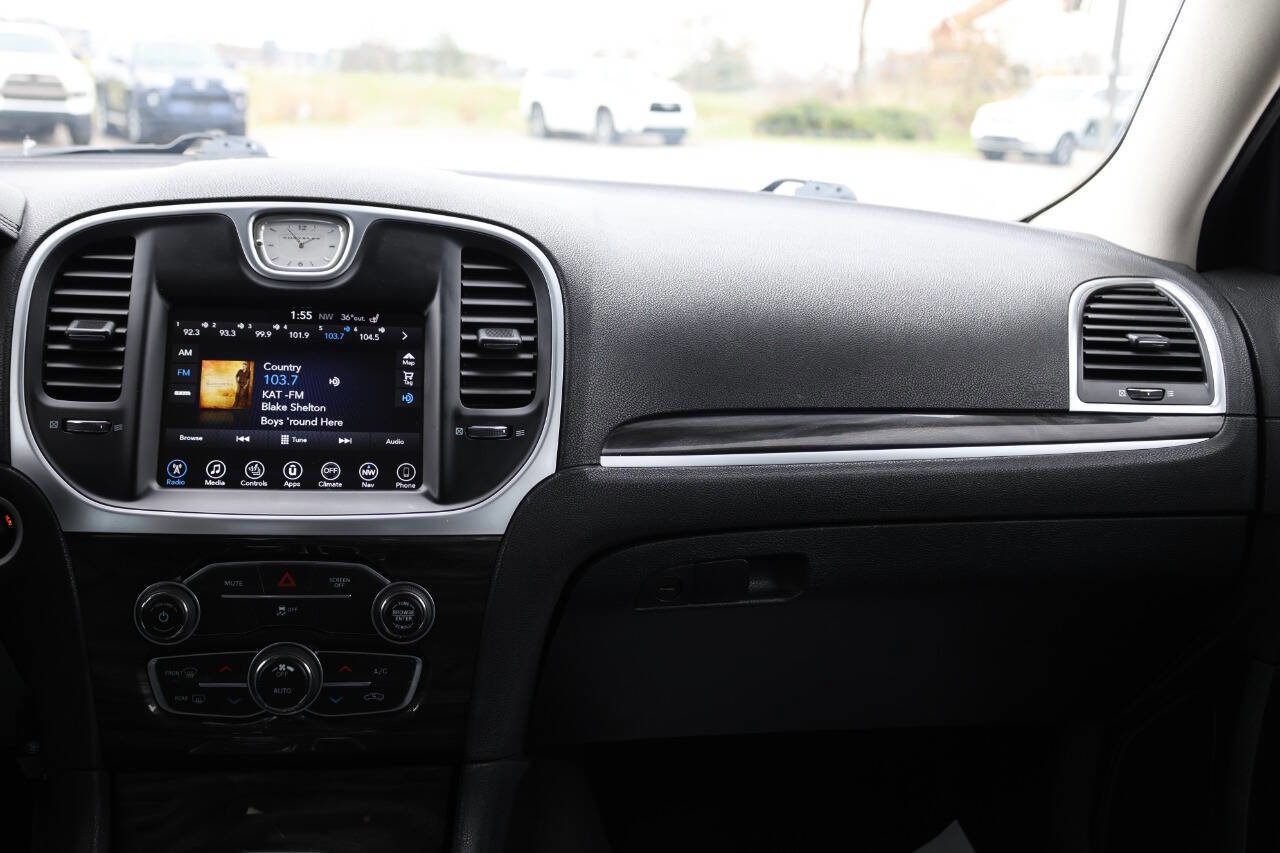 Used 2017 Chrysler 300 Limited w/ Value Package image 24