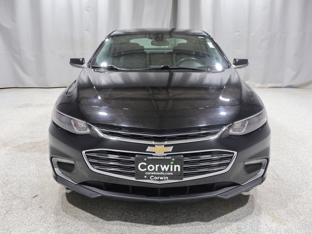 Used 2017 Chevrolet Malibu LT w/ Leather Package FWD image 9
