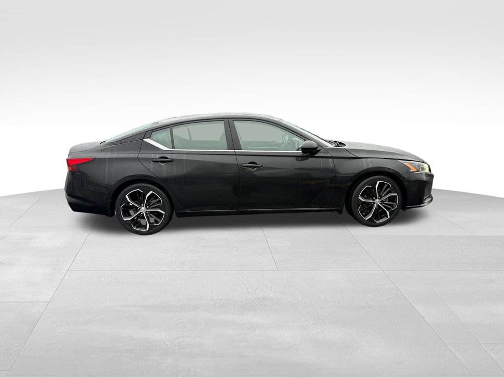 Used 2023 Nissan Altima 2.5 SR w/ SR Premium Package image 9