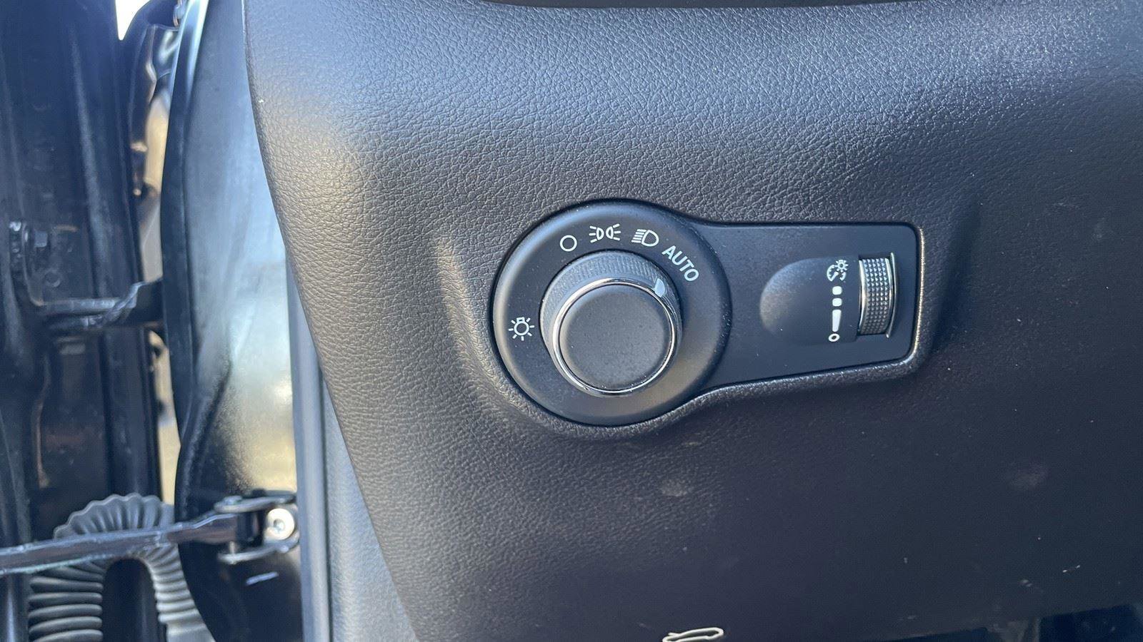 Used 2025 Jeep Compass Sport image 14