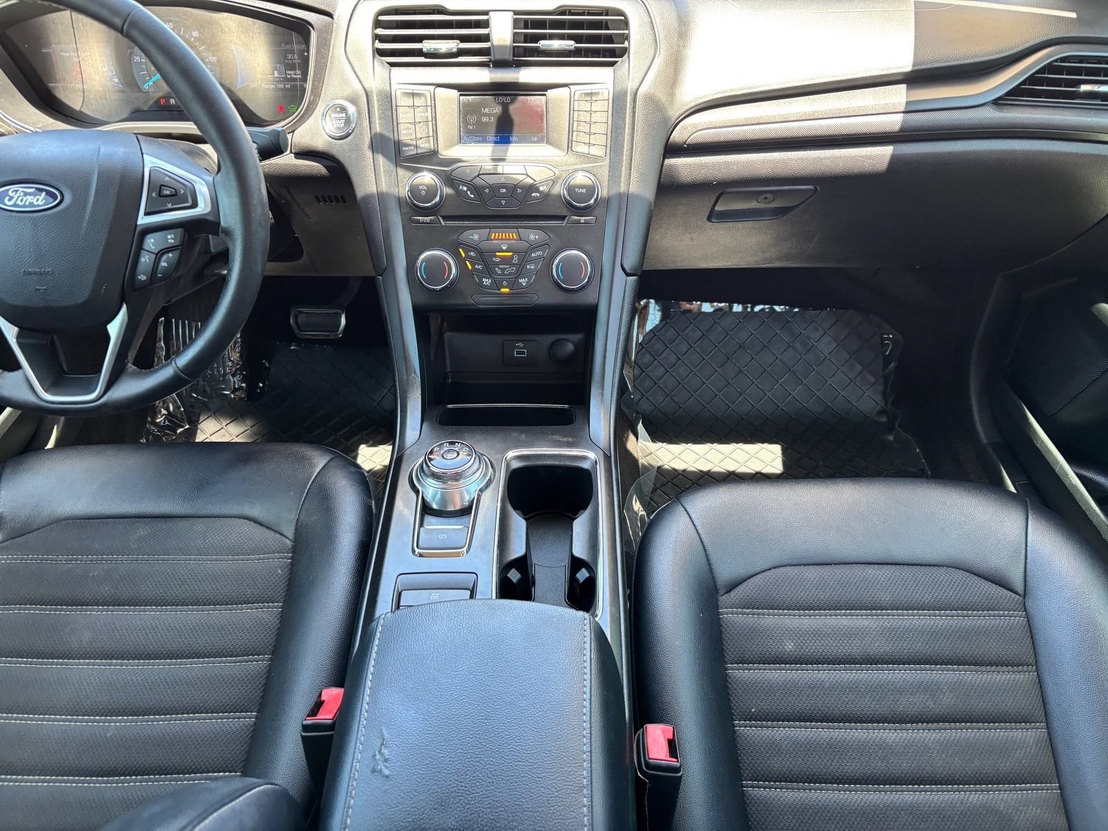 Used 2018 Ford Fusion SE w/ Equipment Group 601A FWD image 14