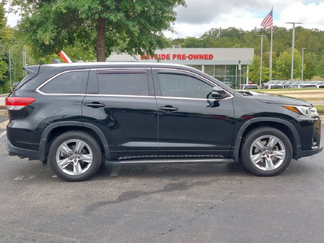 Used 2017 Toyota Highlander Limited AWD/4WD image 31