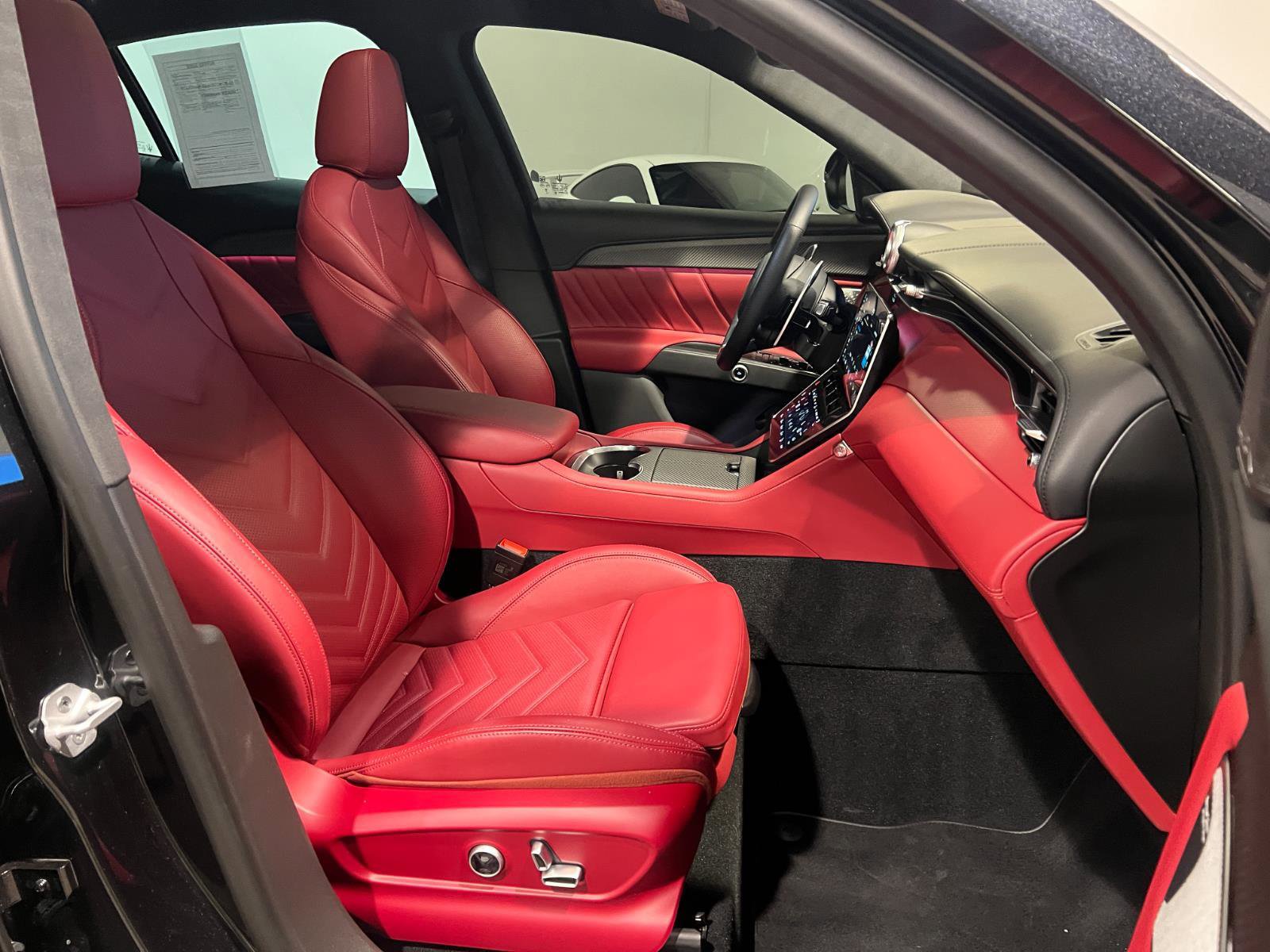 Used 2024 Maserati Grecale Trofeo image 41