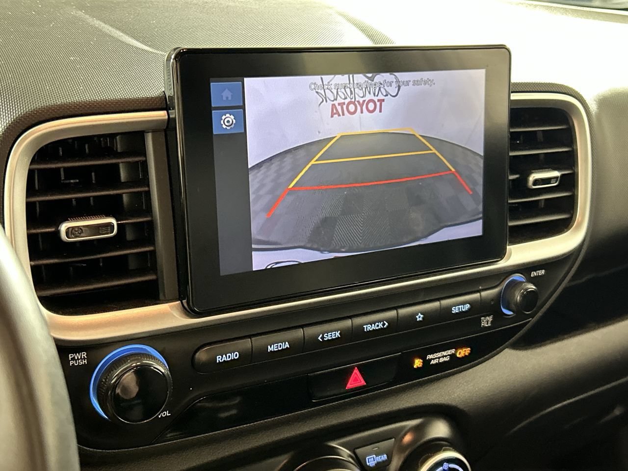 Used 2025 Hyundai Venue SEL FWD image 18