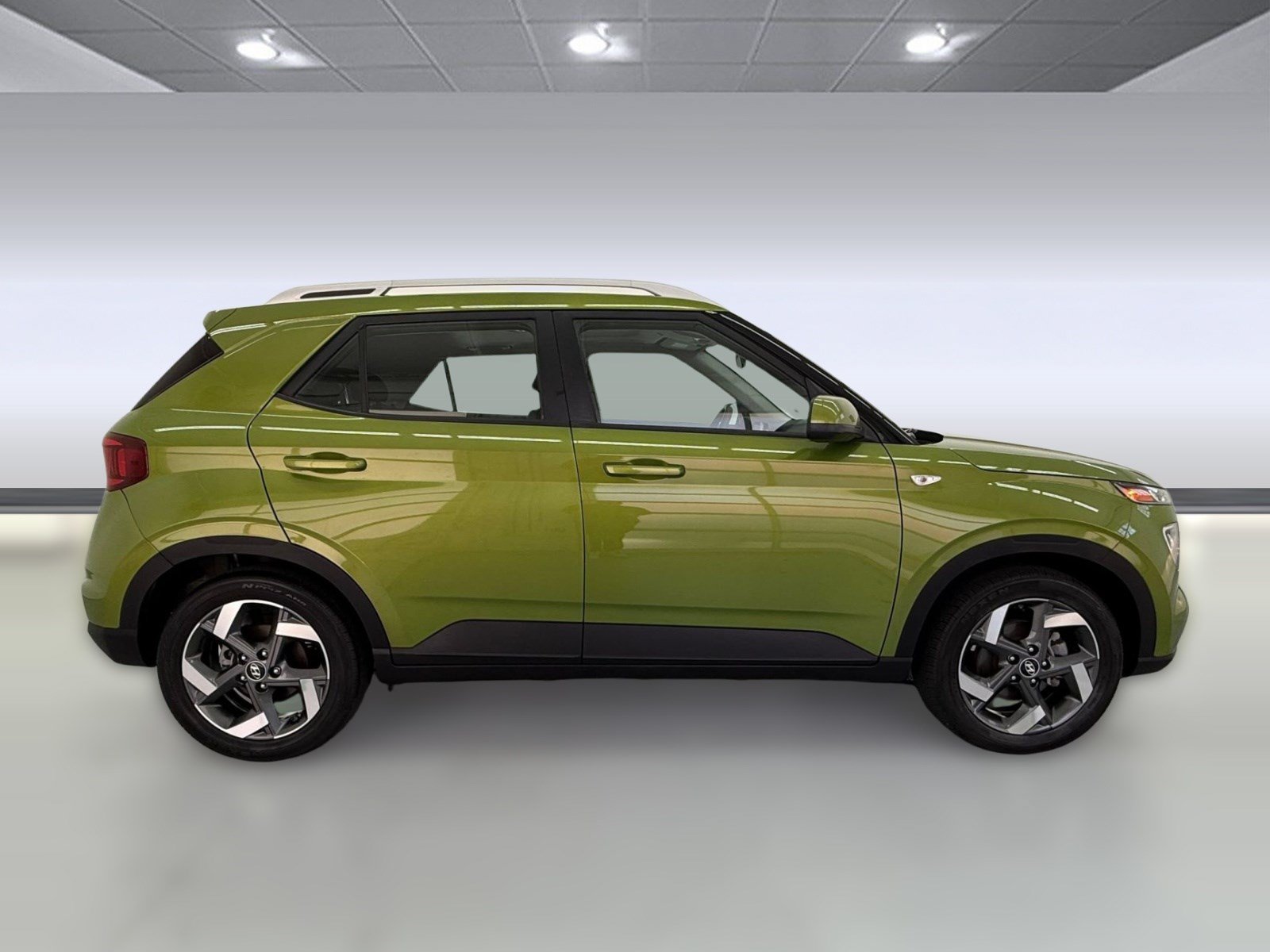Used 2023 Hyundai Venue SEL FWD image 7