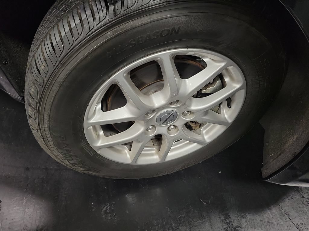 Used 2024 Chrysler Pacifica Touring-L FWD image 10