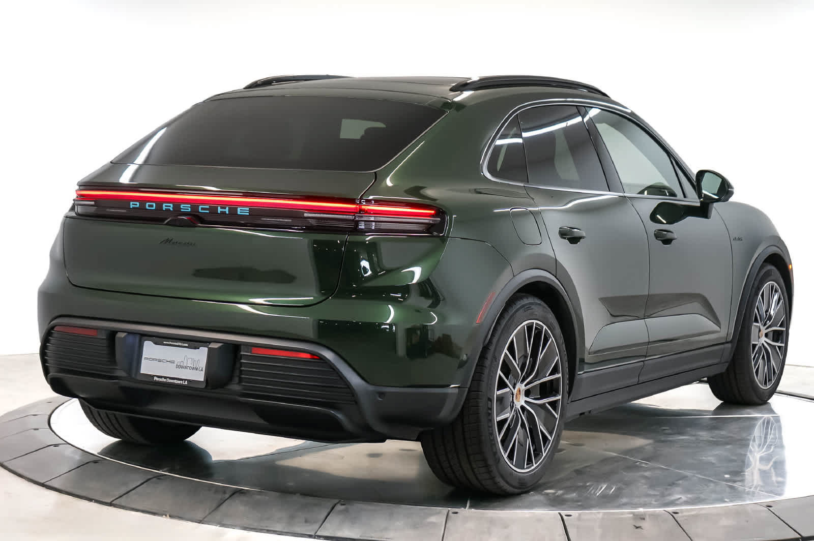 Certified 2026 Porsche Macan Electric RWD image 9