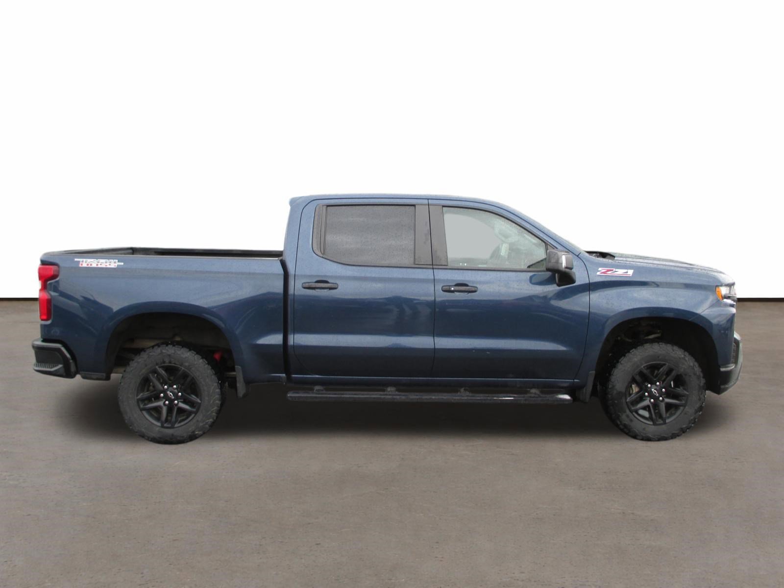Used 2021 Chevrolet Silverado 1500 LT Trail Boss w/ Convenience Package II AWD/4WD image 2