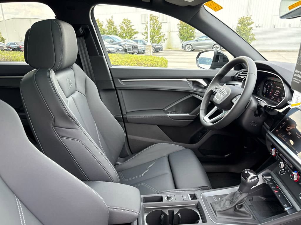 New 2025 Audi Q3 2.0T Premium image 15
