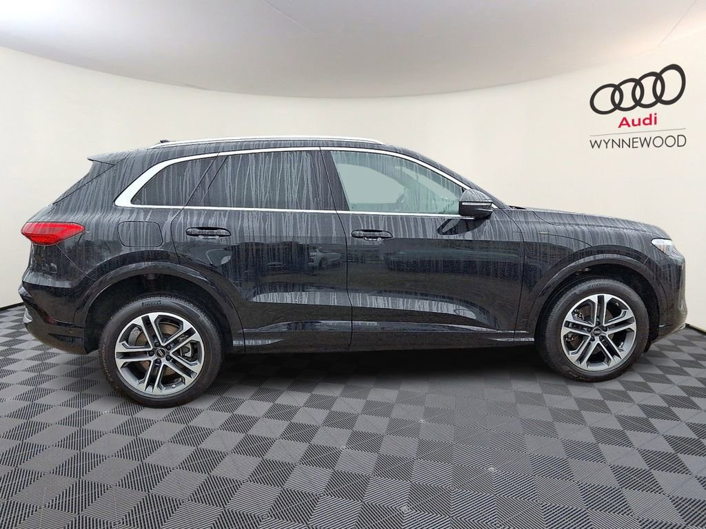 Certified 2025 Audi Q5 Premium w/ Convenience Package image 7