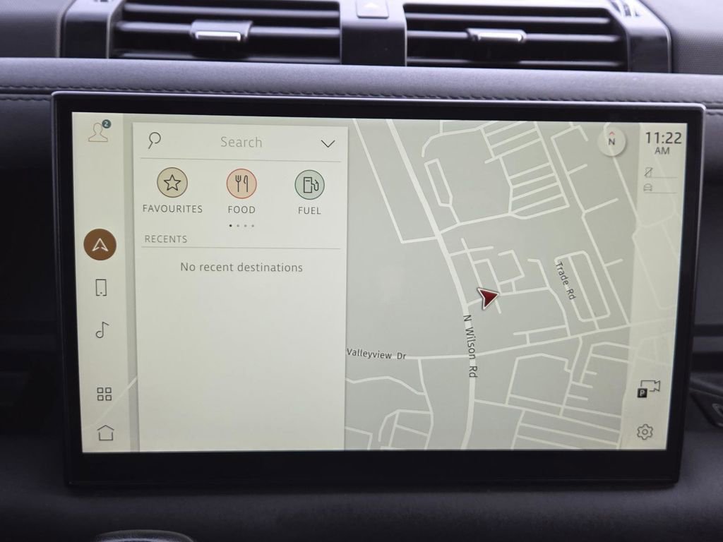 Used 2024 Land Rover Defender 130 X-Dynamic SE image 4