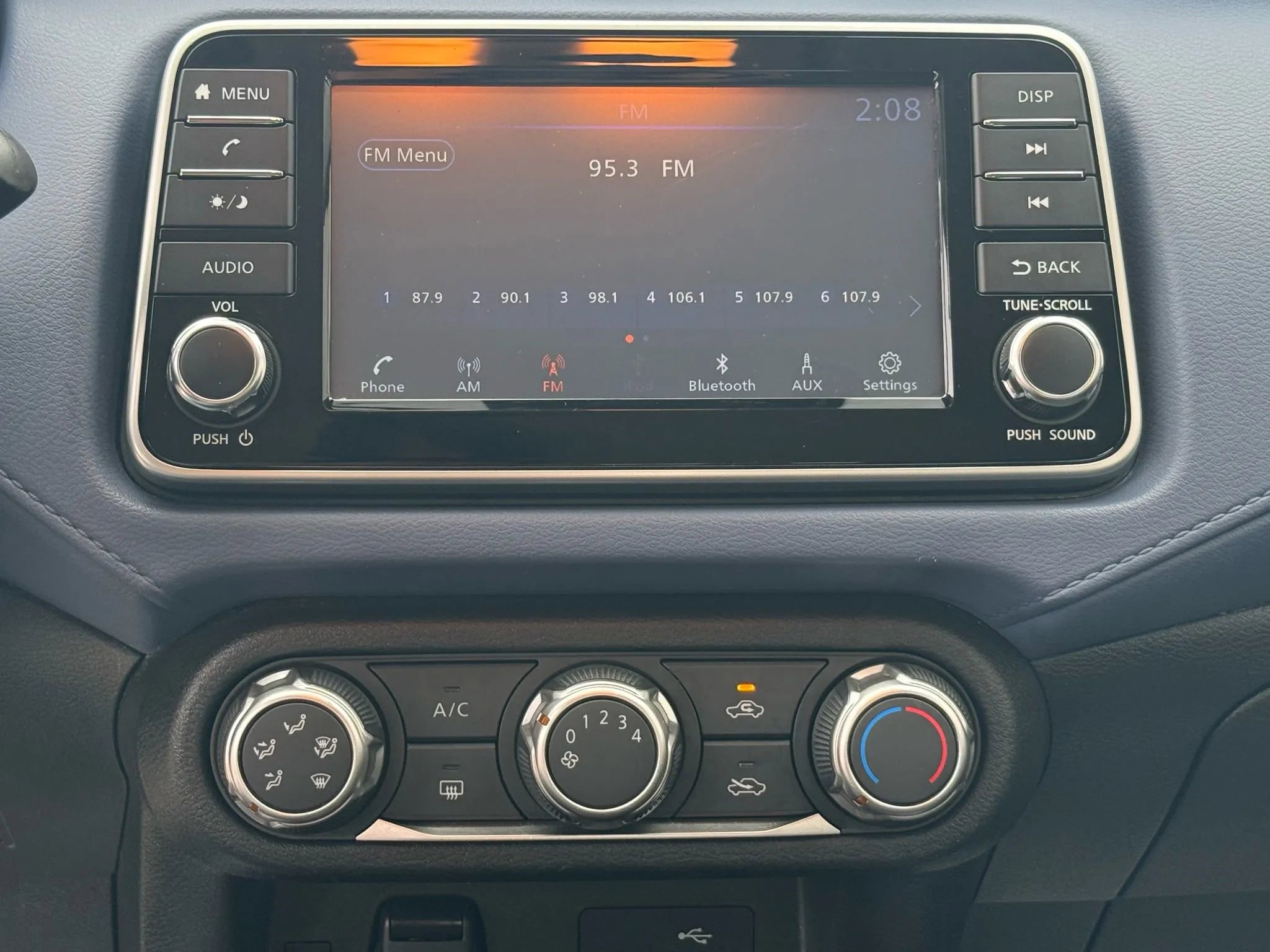 Used 2023 Nissan Versa SV image 17