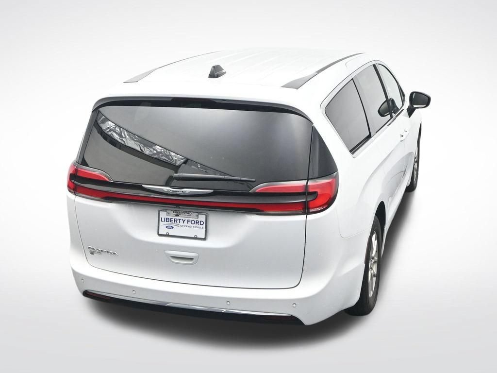 Used 2025 Chrysler Pacifica Select FWD image 29