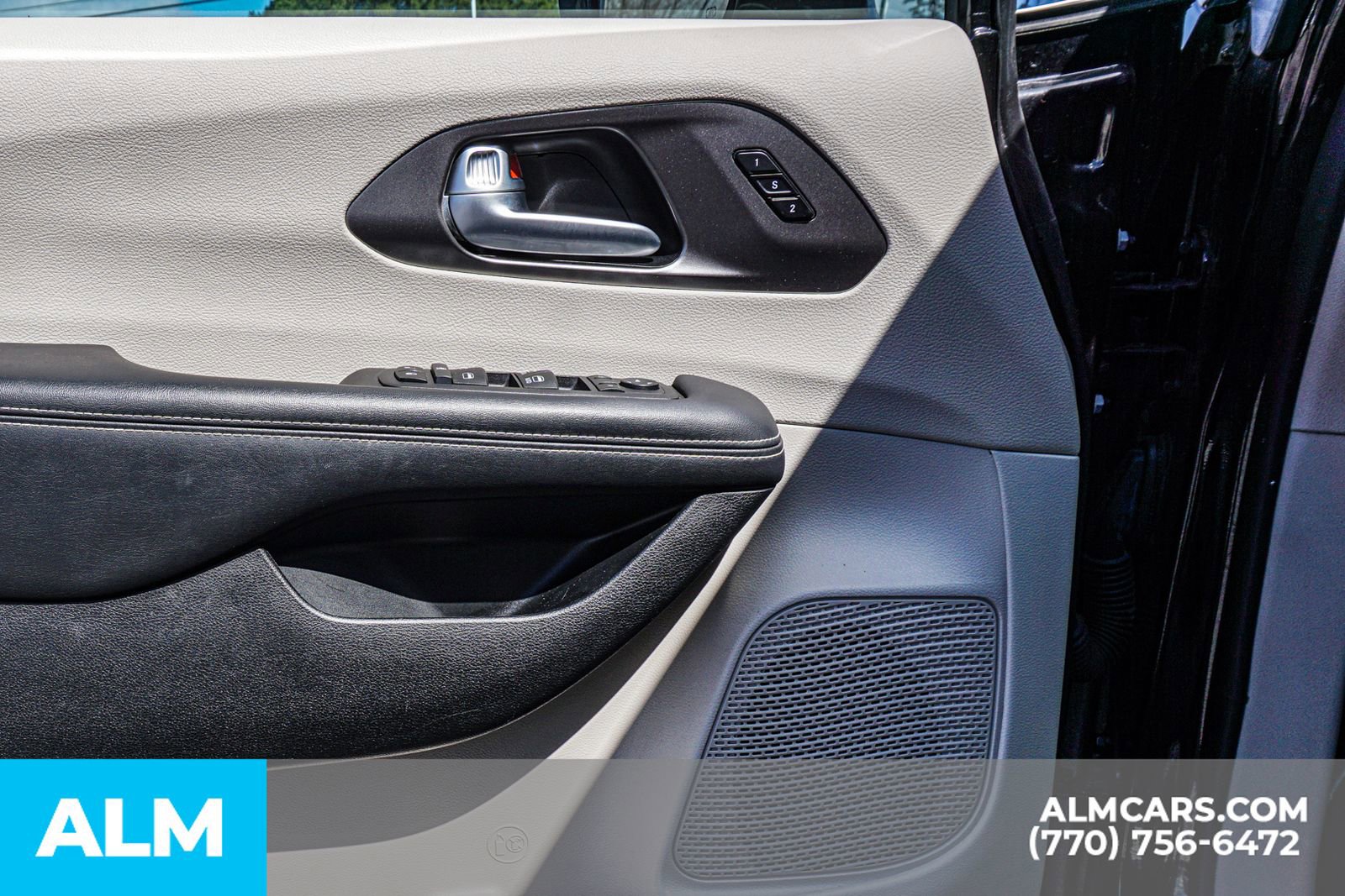 Used 2024 Chrysler Pacifica Touring-L image 54