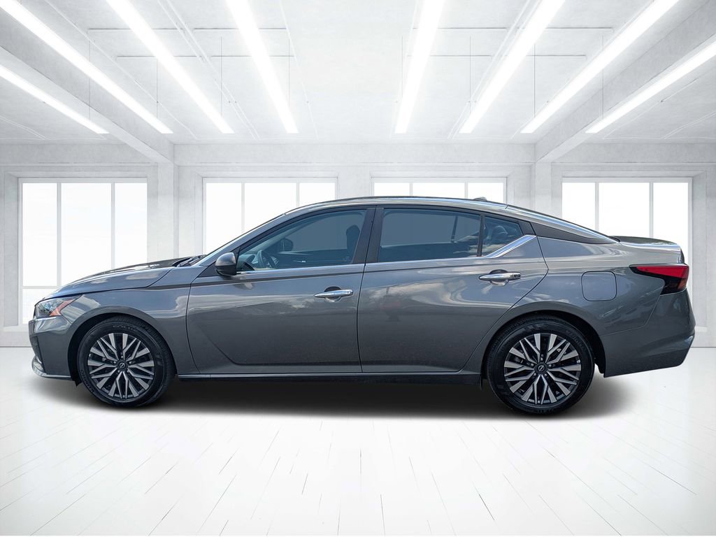 Used 2025 Nissan Altima 2.5 SV FWD image 6