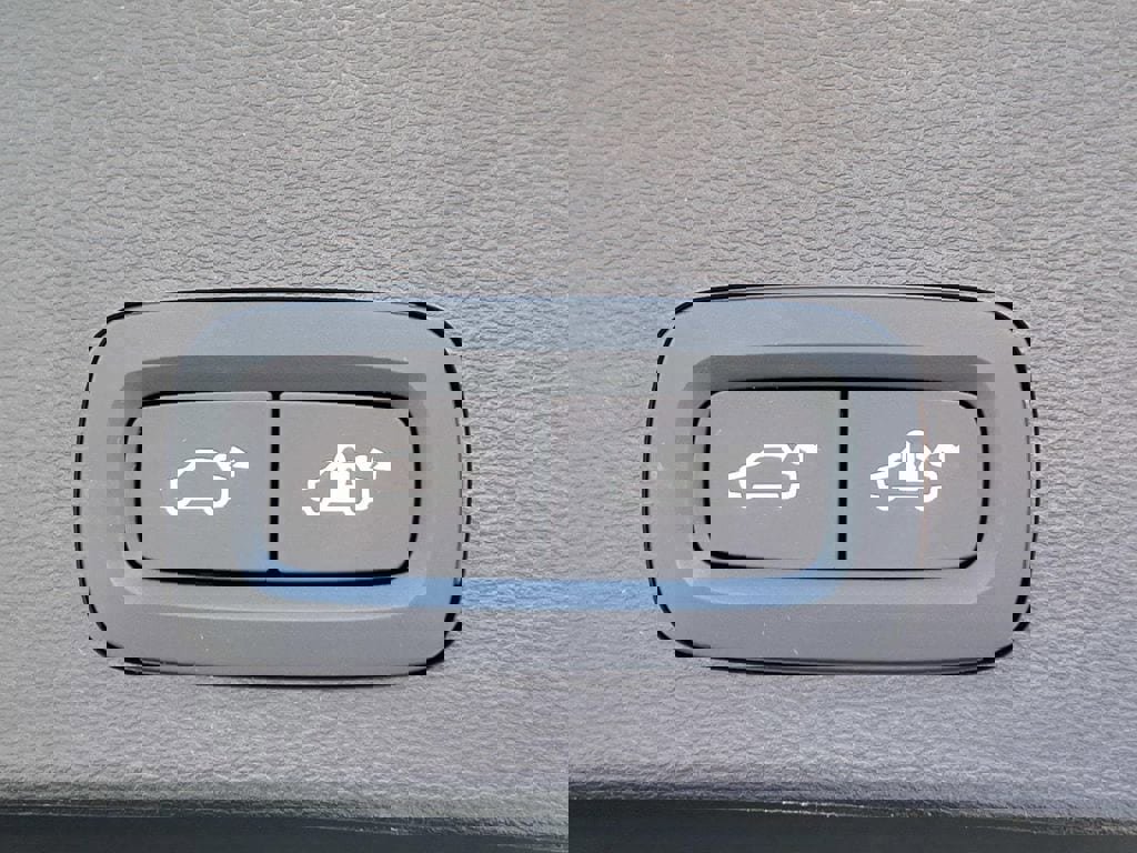 Certified 2025 Volvo XC40 B5 Core w/ Protection Package Premier image 13