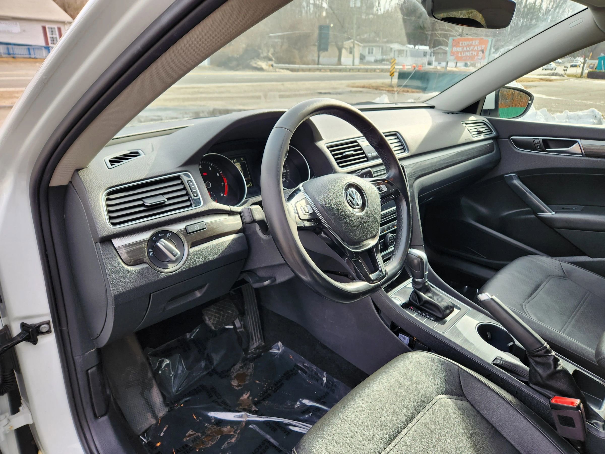 Used 2018 Volkswagen Passat 2.0T SE image 27