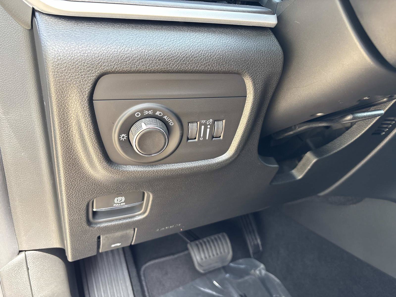 New 2027 Jeep Grand Cherokee Altitude RWD image 30