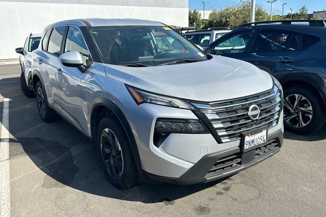 Used 2024 Nissan Rogue SV FWD image 2