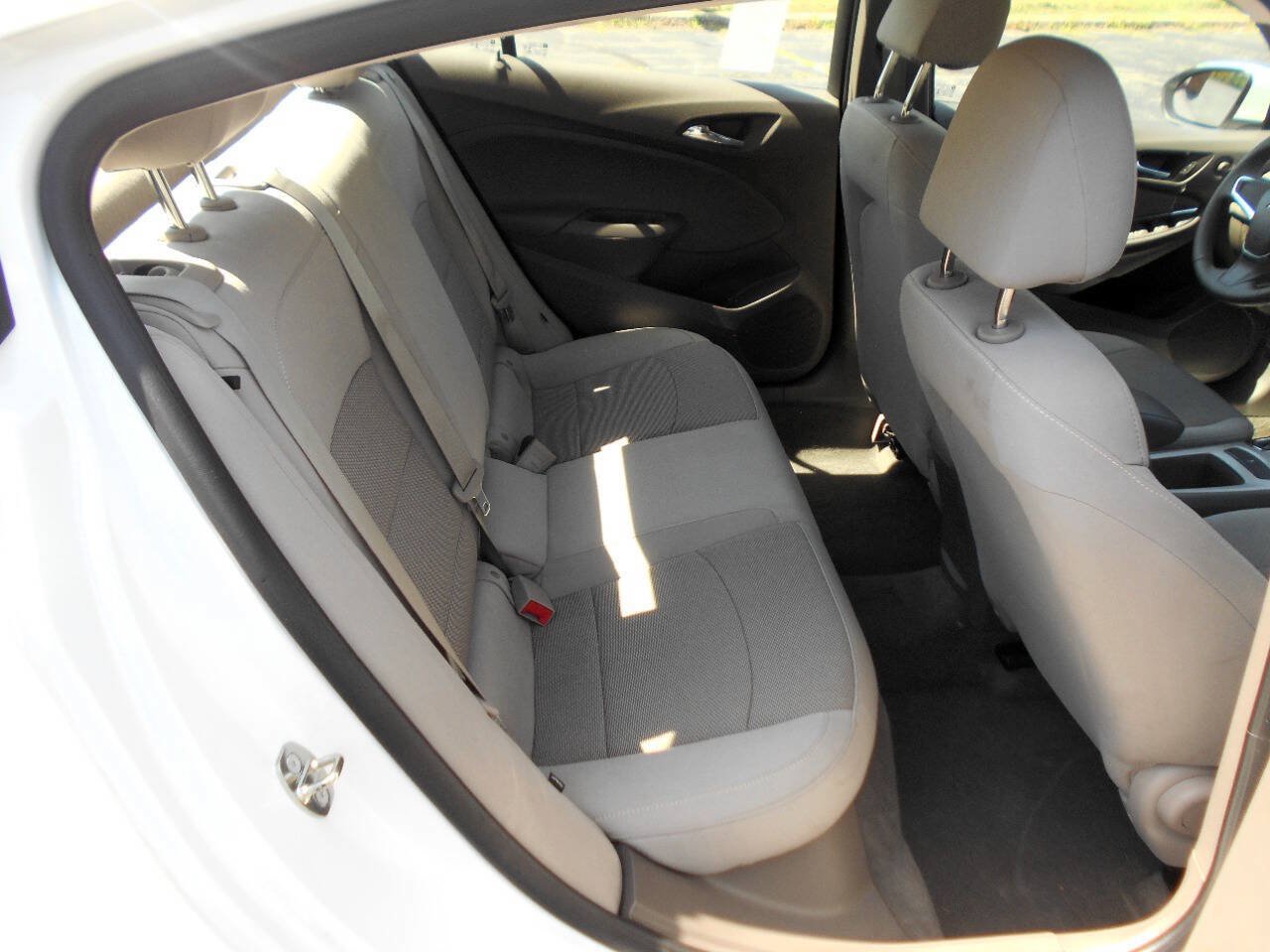 Used 2018 Chevrolet Cruze LS FWD image 20