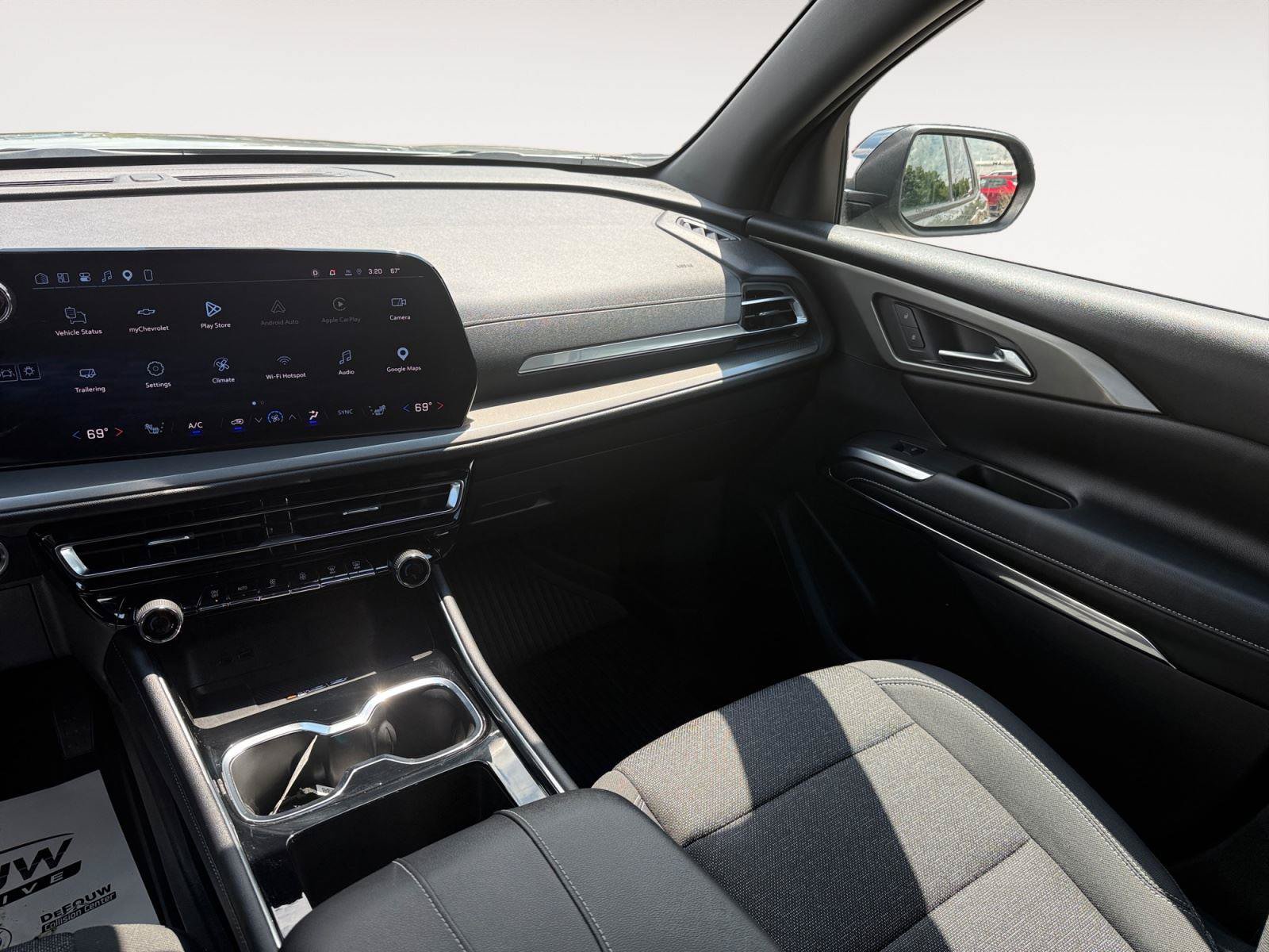 Used 2026 Chevrolet Traverse LT w/ LPO, Floor Liner Package FWD image 12