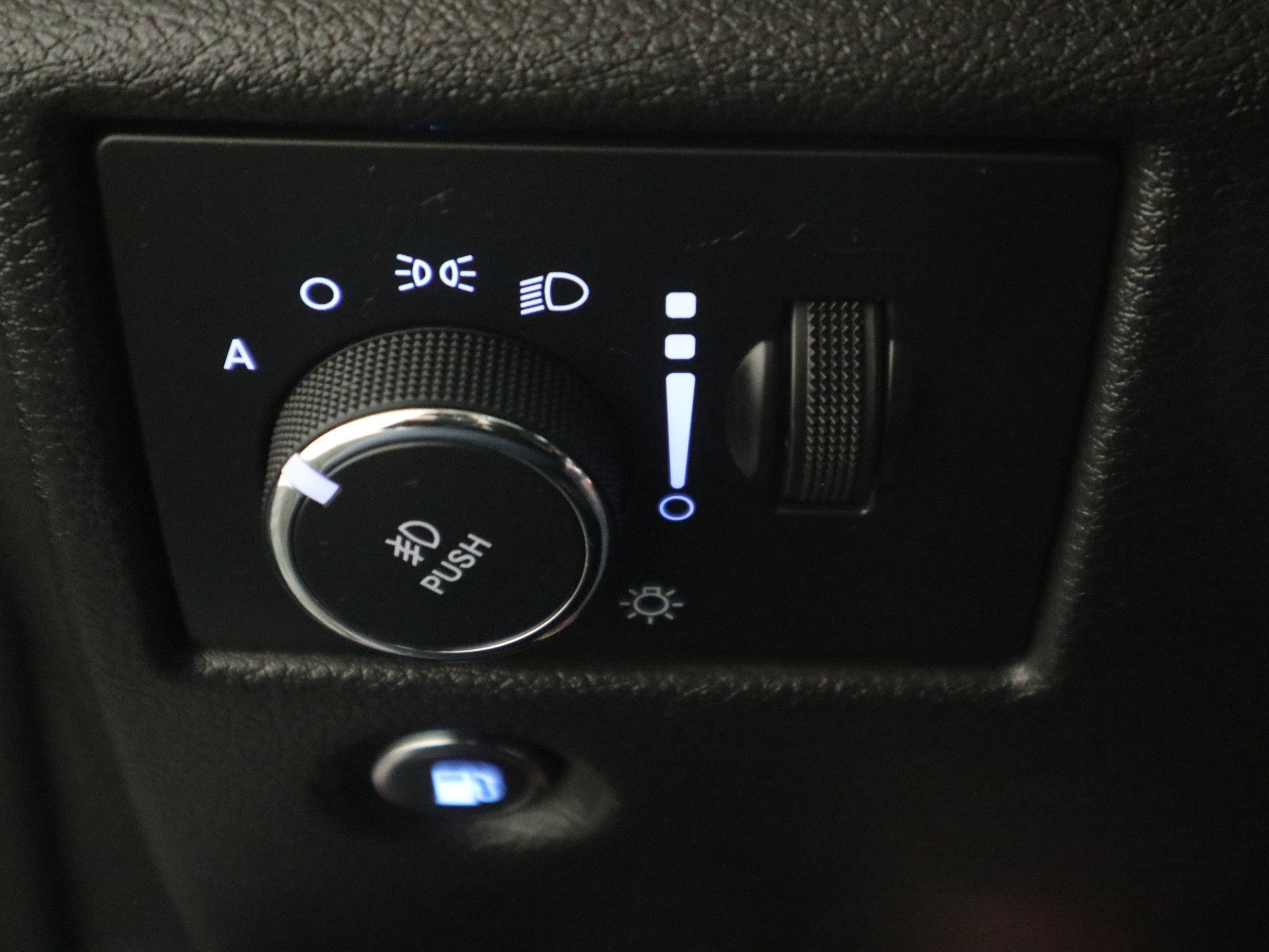 Used 2021 Jeep Grand Cherokee Limited w/ Luxury Group II image 32