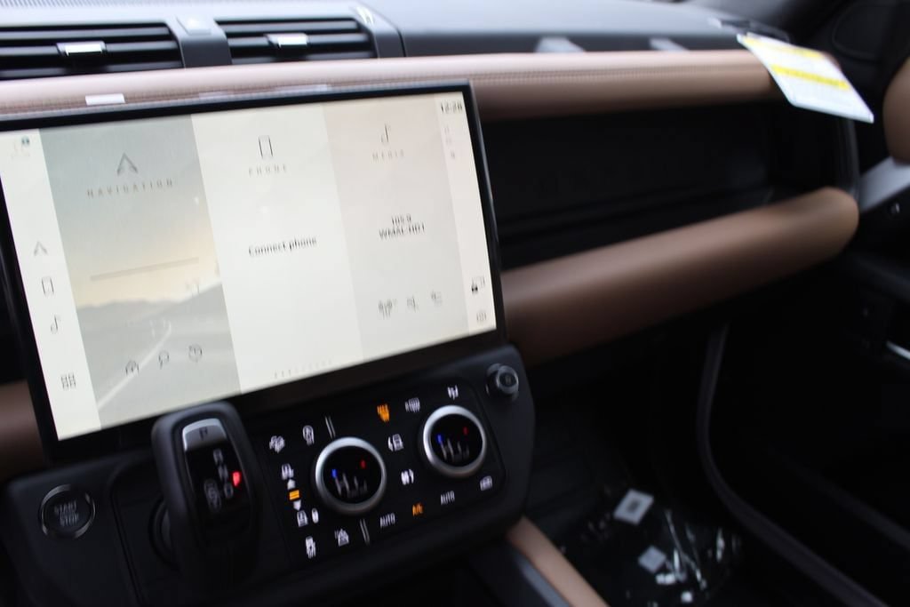 New 2026 Land Rover Defender 130 X-Dynamic SE AWD/4WD image 44