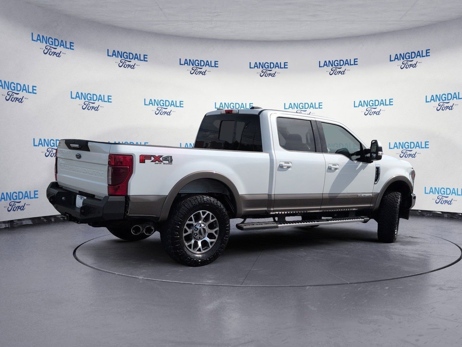 Used 2022 Ford F250 Lariat w/ Lariat Value Package AWD/4WD image 4