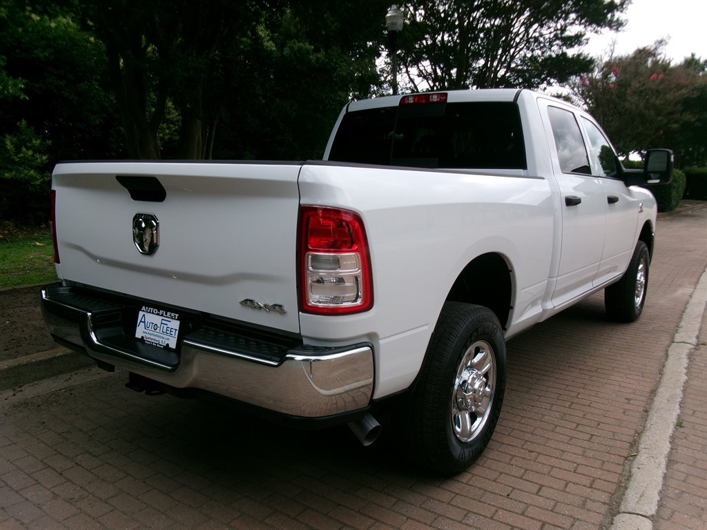 Used 2024 RAM 2500 Tradesman w/ Chrome Appearance Group AWD/4WD image 5