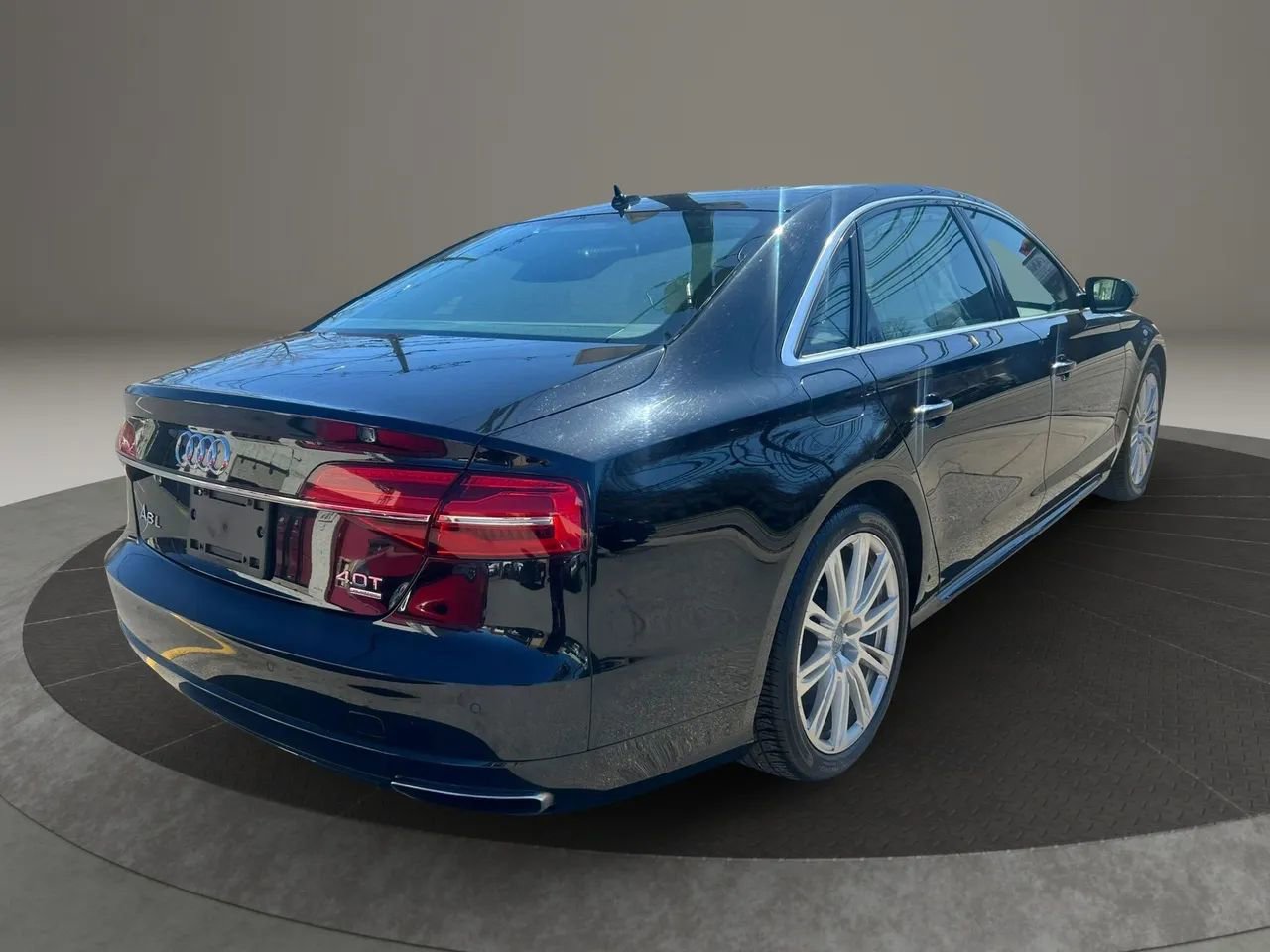 Used 2016 Audi A8 L 4.0T image 5