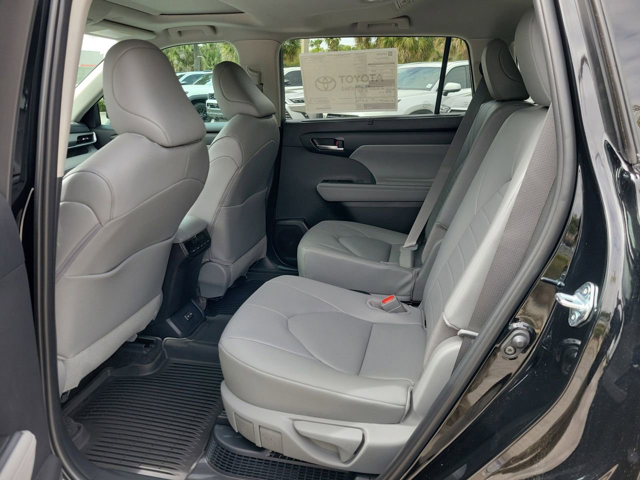 New 2026 Toyota Highlander XLE image 12